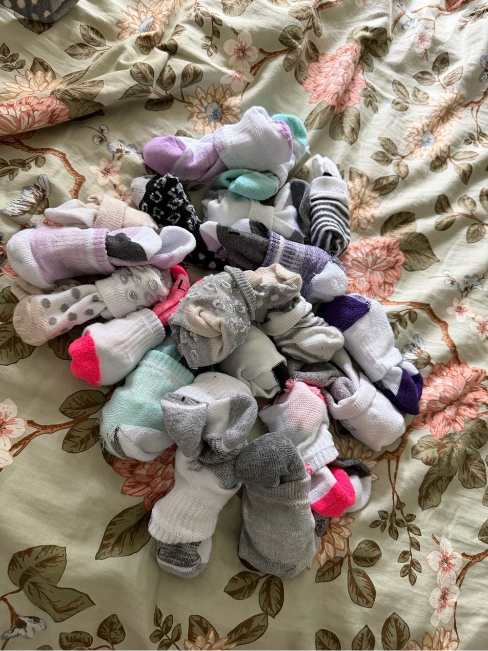 Girls ankle socks brands Walmart and Hanes size large 20 pairs A few